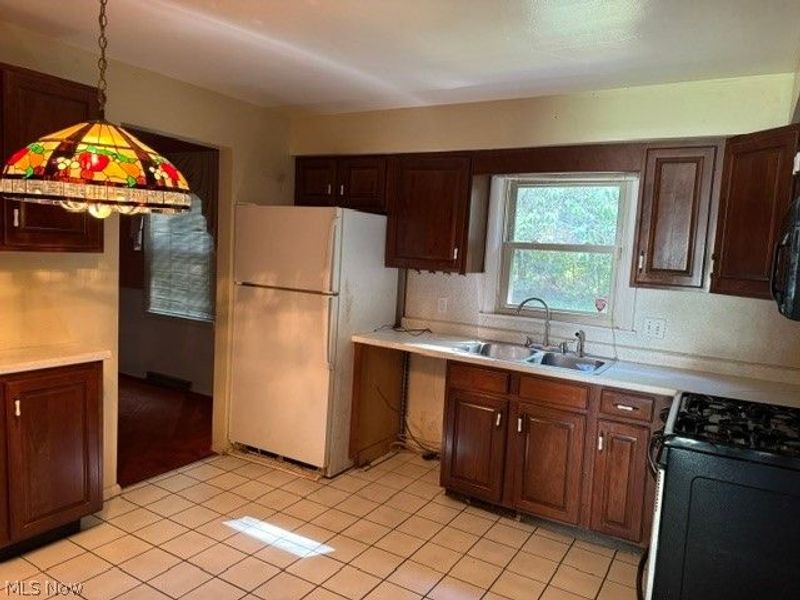 463 Colonial Drive, Youngstown, OH 44505 Photo 5
