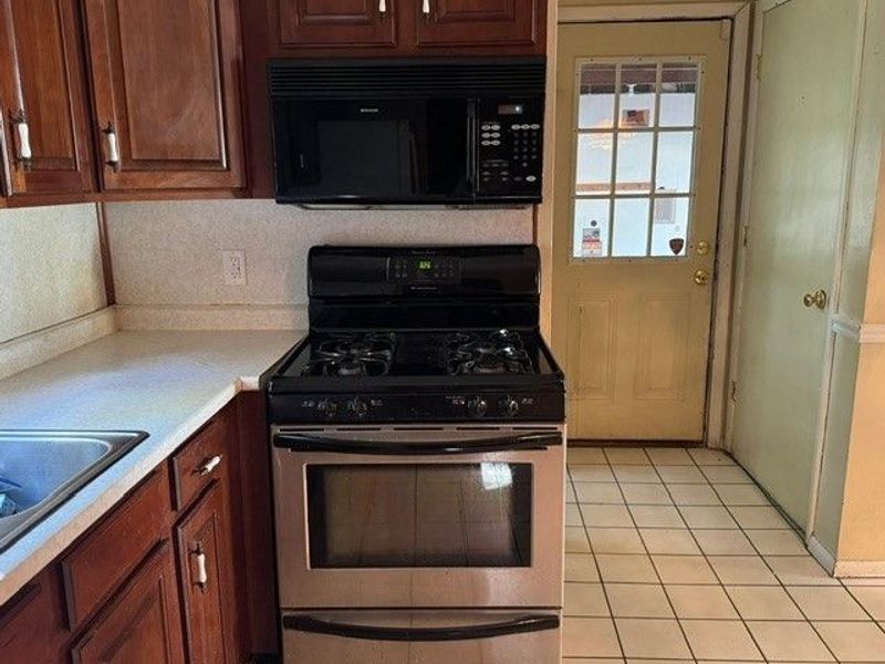 463 Colonial Drive, Youngstown, OH 44505 Photo 6