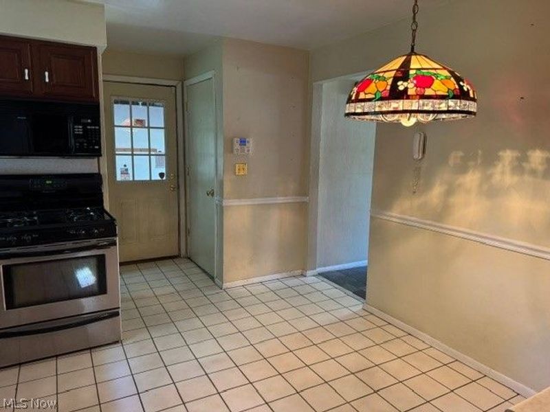 463 Colonial Drive, Youngstown, OH 44505 Photo 7