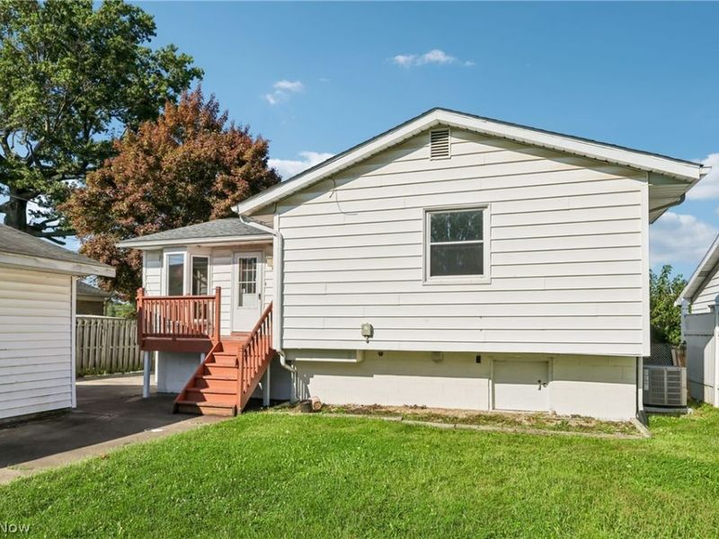 4137 Gary Avenue , Lorain, OH 44055 Photo 5