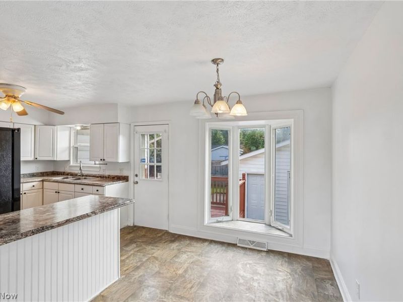 4137 Gary Avenue , Lorain, OH 44055 Photo 8