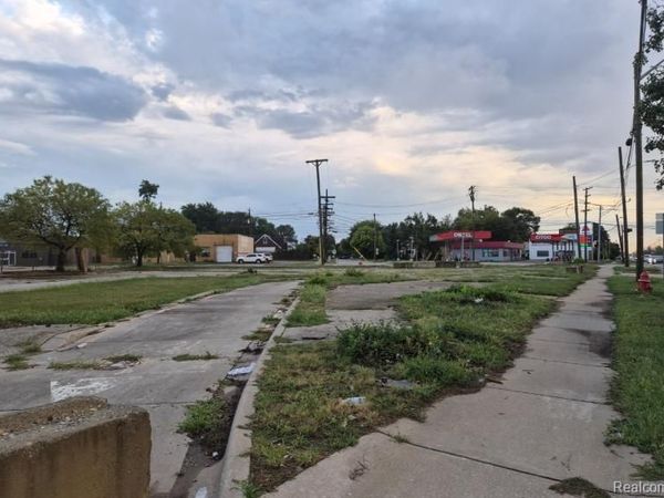 23060 Groesbeck Highway , Warren, Mi 48089