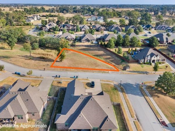 6300 SW Fair View Boulevard, Bentonville, AR 72713