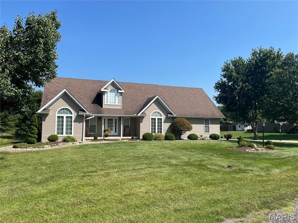 1436 S Lake Drive, Carrollton, IL 62016