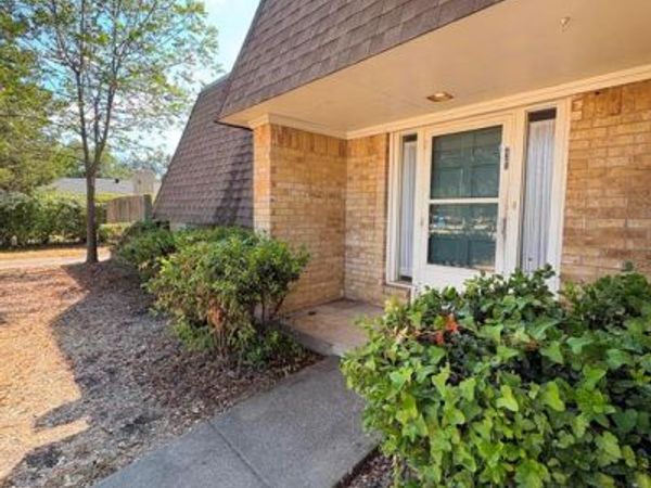 2205 Bowling Green Street, Denton, TX 76201