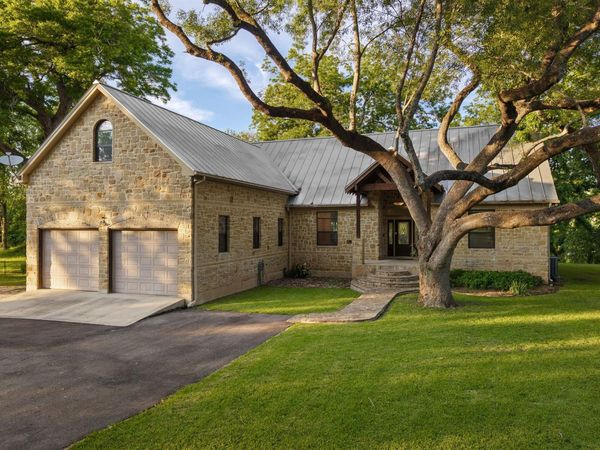 302 Guadalupe River DR, Seguin, TX 78155