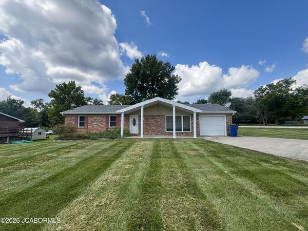 678 S SUMMIT DRIVE, Holts Summit, MO 65043