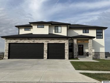 8104 N 129 Street, Omaha, NE 68142