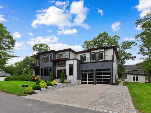 8 Jonathan Road, Burlington, MA 01803