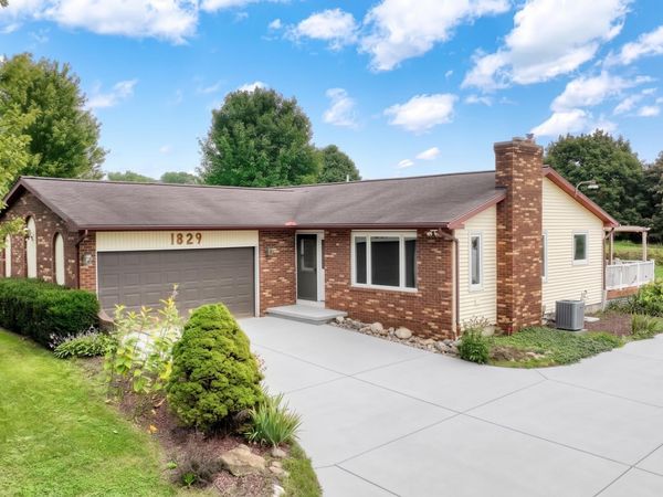 1829 N Sandstone Road, Jackson, MI 49201
