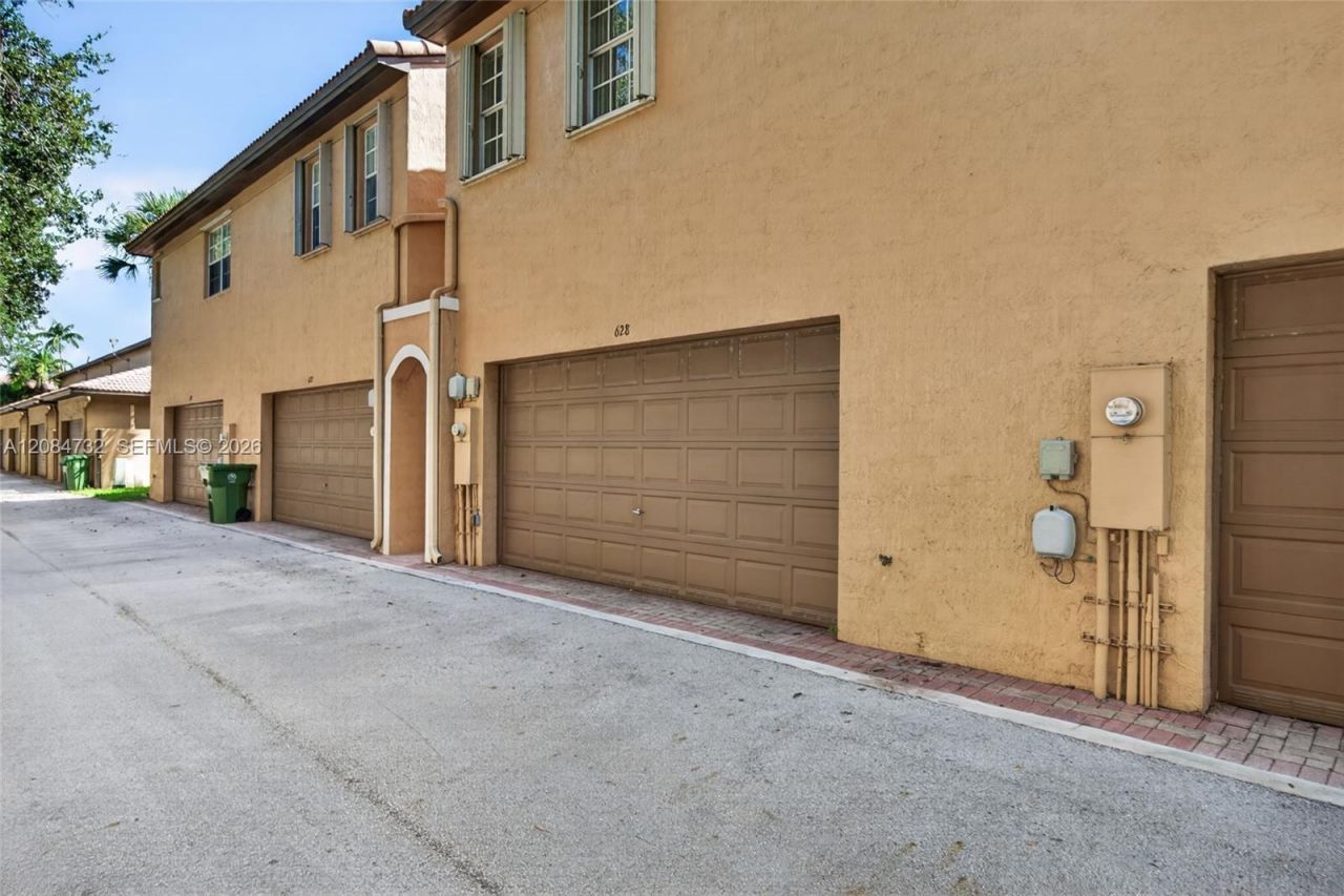628 SW 147th Ter, Pembroke Pines, FL 33027 Photo