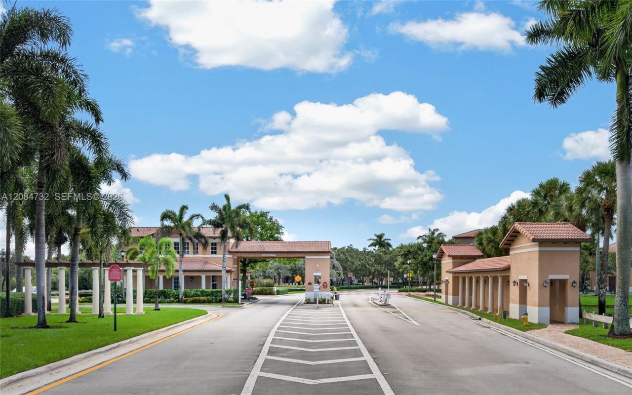 628 SW 147th Ter, Pembroke Pines, FL 33027 Photo