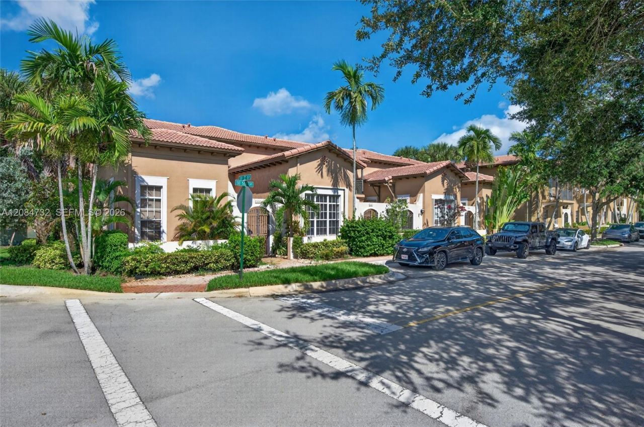 628 SW 147th Ter, Pembroke Pines, FL 33027 Photo