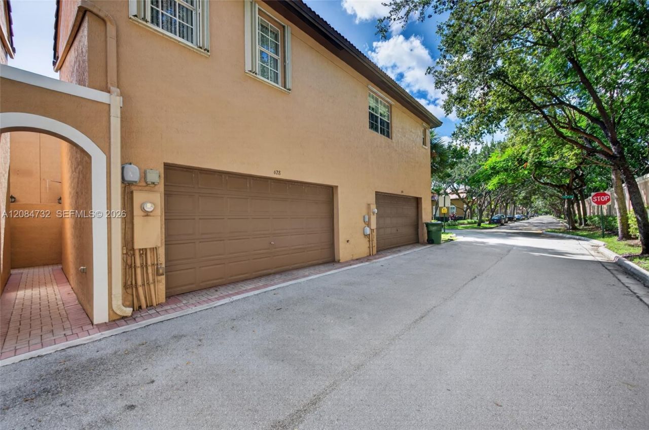 628 SW 147th Ter, Pembroke Pines, FL 33027 Photo