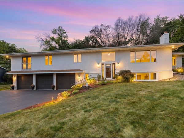 20 Willow Wood Drive, Excelsior, MN 55331