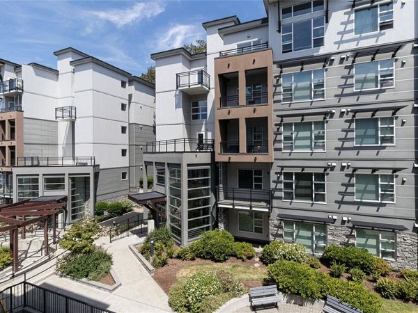 1020 Inverness Rd, Unit #302, Saanich, BC V8X 0B1