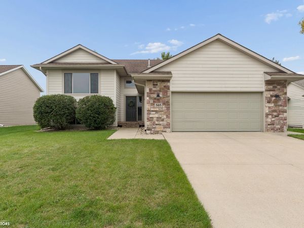 505 Pine Brooke Drive, Clear Lake, IA 50428