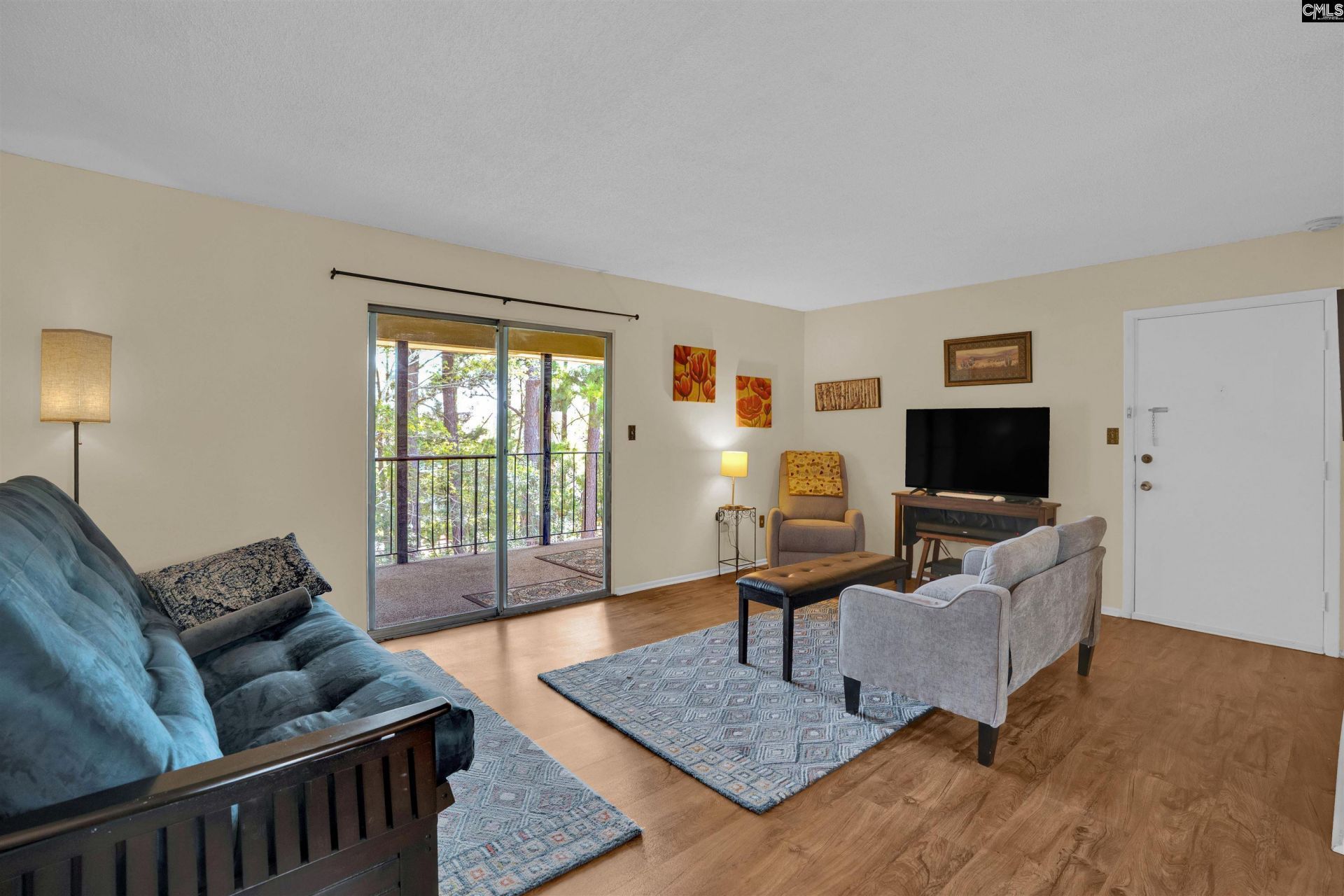 601 Riverhill Circle Photo 4