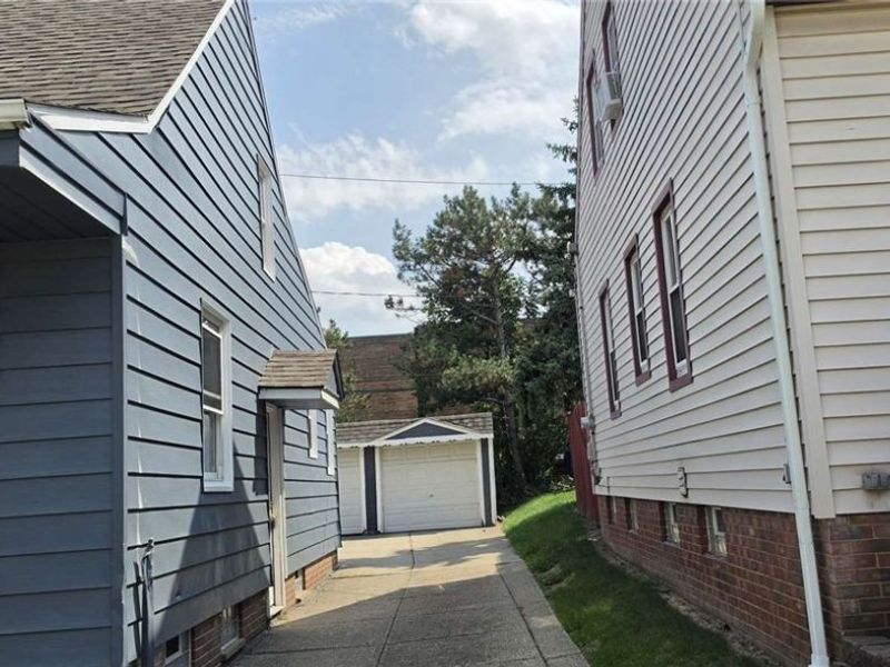 12304 Tonsing Drive, Garfield Heights, OH 44125 Photo 2