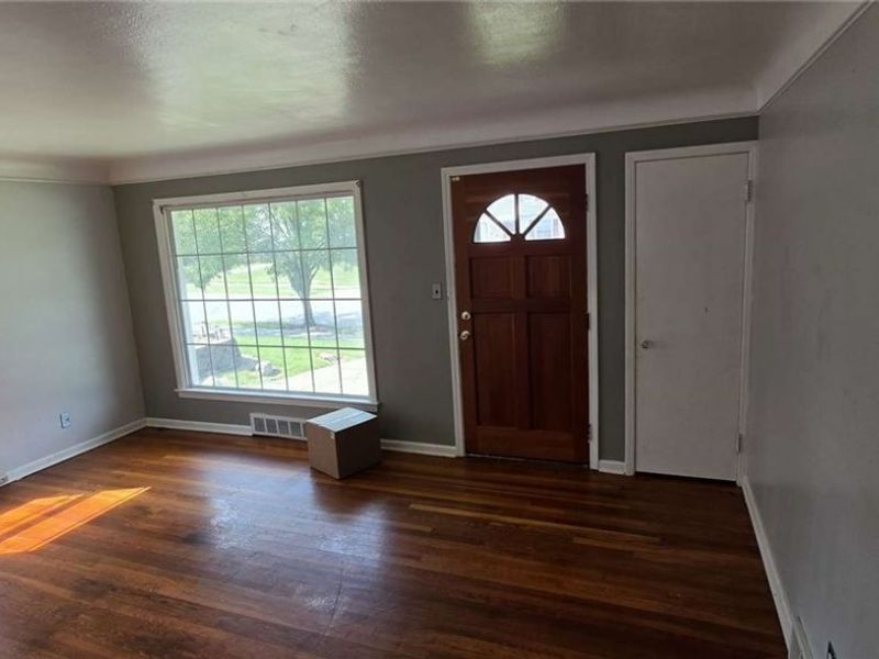 12304 Tonsing Drive, Garfield Heights, OH 44125 Photo 5