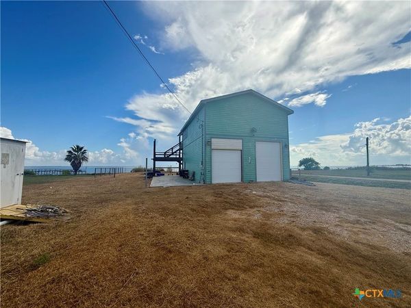 9 Lee Street, Port Lavaca, TX 77979