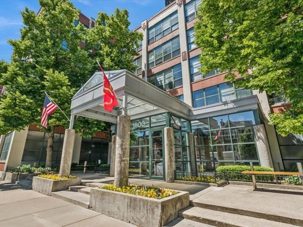 1800 W Roscoe Street, Unit 521, Chicago, IL 60657