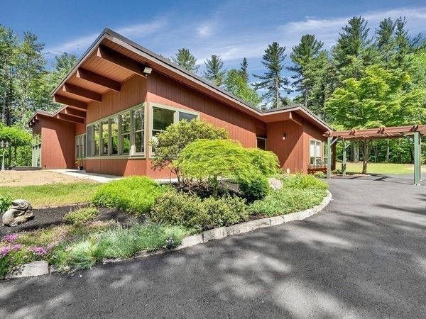 921 Main Street, Bolton, MA 01740