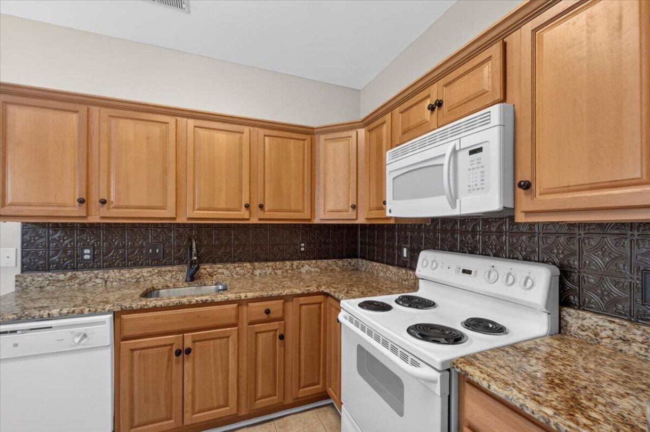 209 Grand Oaks Drive Photo 12