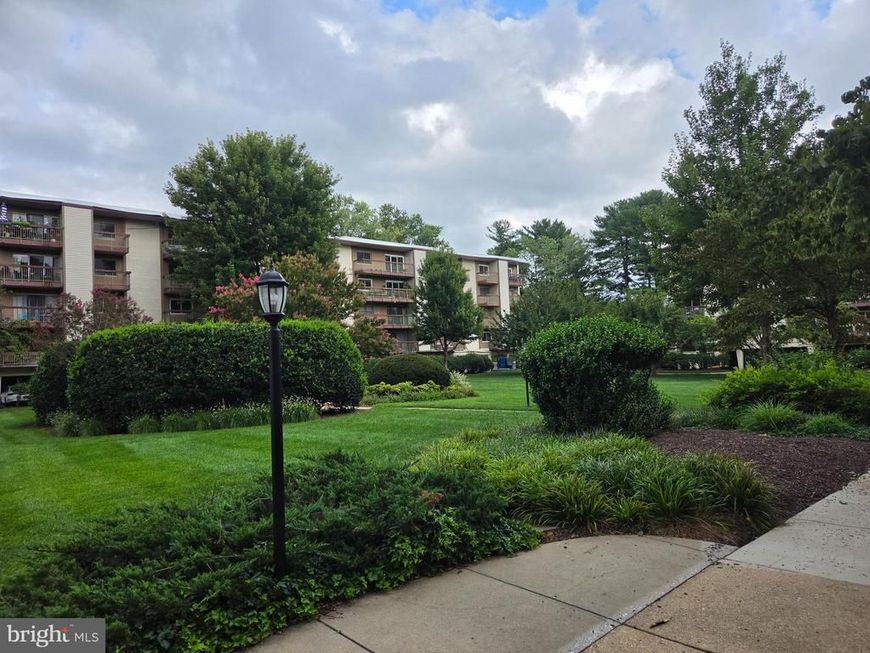 7420 Lakeview Dr, Unit W103, Bethesda, MD 20817 Main Photo