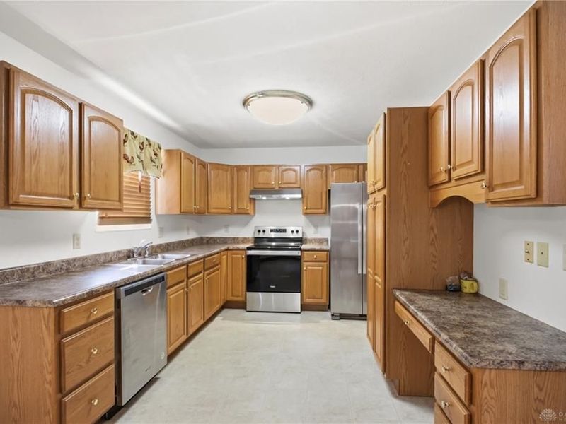 2300 Wilshire Drive, Piqua, OH 45356 Photo 11