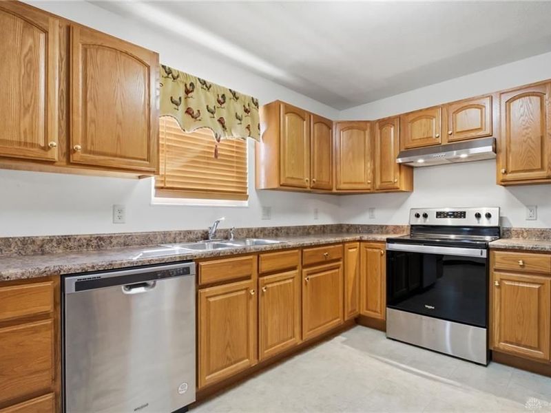 2300 Wilshire Drive, Piqua, OH 45356 Photo 12