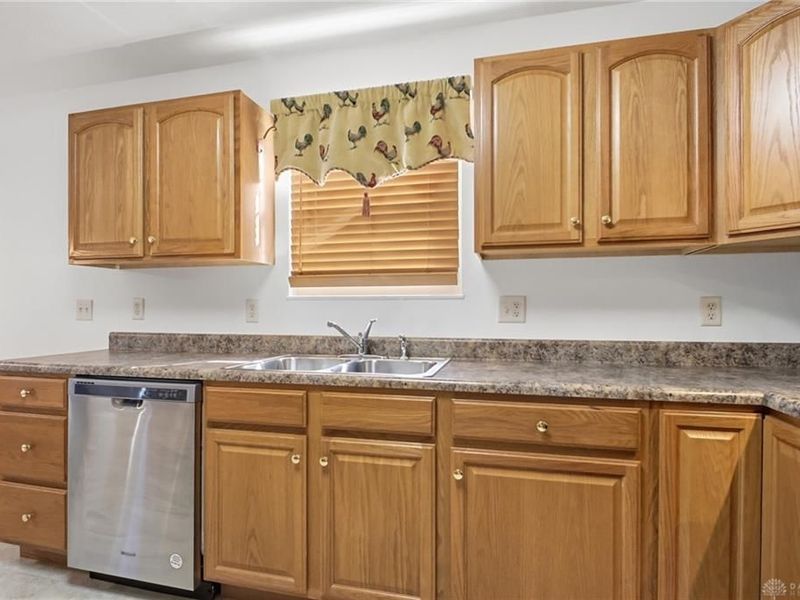 2300 Wilshire Drive, Piqua, OH 45356 Photo 14