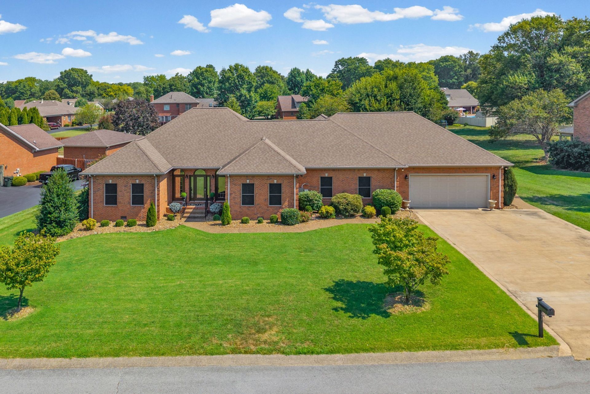 506 Sheffield Rd, Hopkinsville, KY 42240 Main Photo
