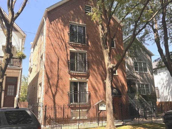 1942 W Melrose Street, Chicago, IL 60657