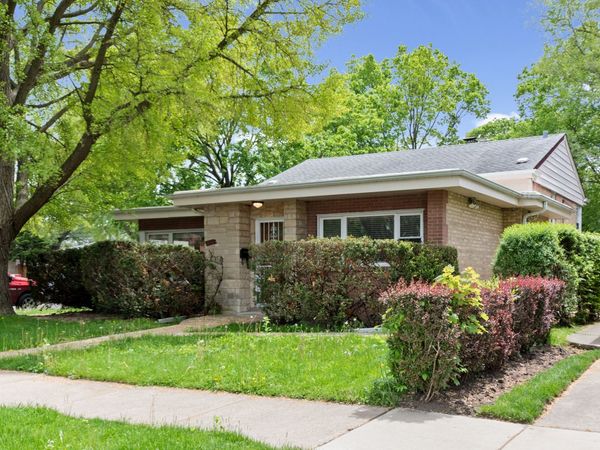 3001 W Chase Avenue , Chicago, IL 60645