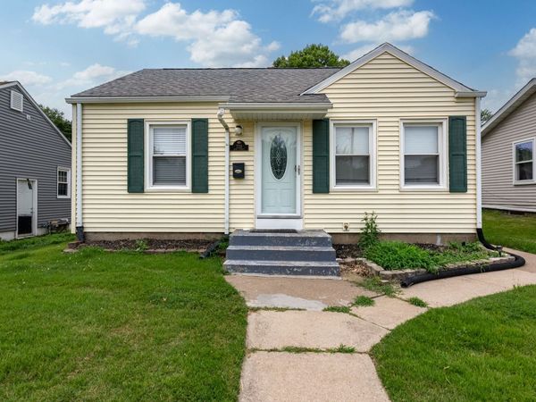 728 24th Street , Bettendorf, IA 52722