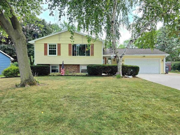 540 SOMERSET DRIVE, Green Bay, WI 54301