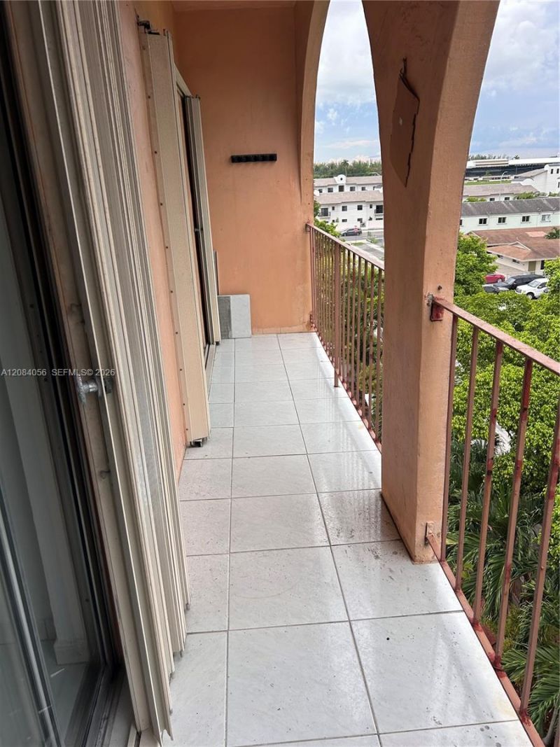 460 E 23rd St, Unit 410, Hialeah, FL 33013 Photo