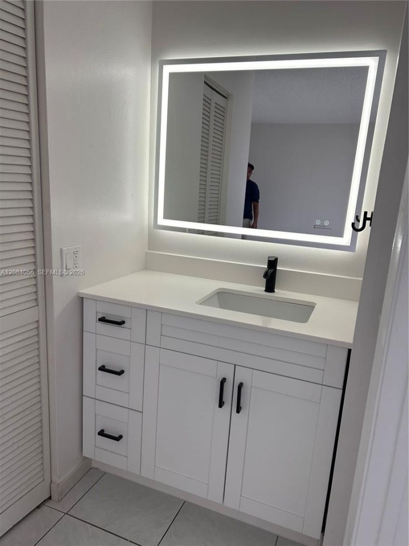 460 E 23rd St, Unit 410, Hialeah, FL 33013 Photo