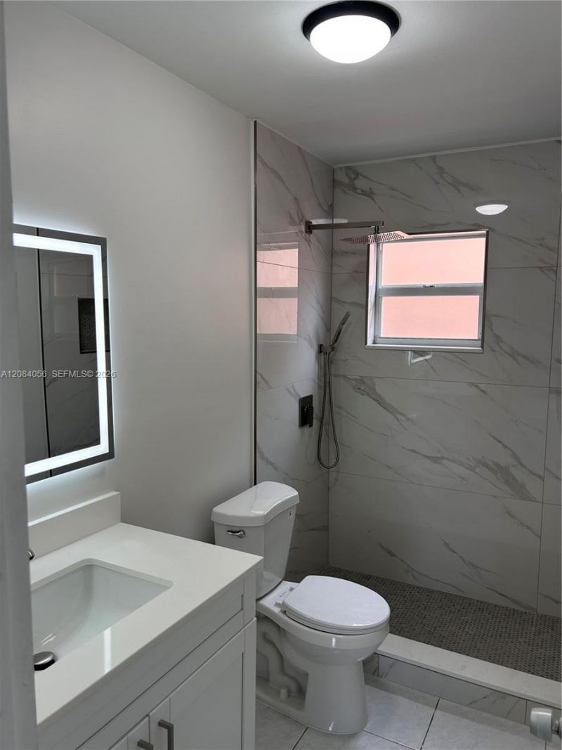 460 E 23rd St, Unit 410, Hialeah, FL 33013 Photo
