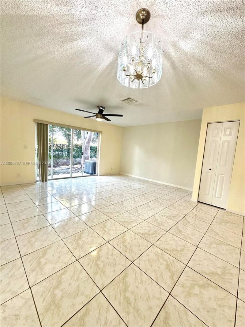 8655 N Southgate Shores Cir , Tamarac, FL 33321 Photo