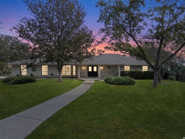 360 BEAR RIDGE DR, La Vernia, TX 78121