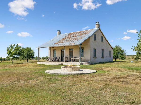 2007 County Road 271, Rio Medina, TX 78066
