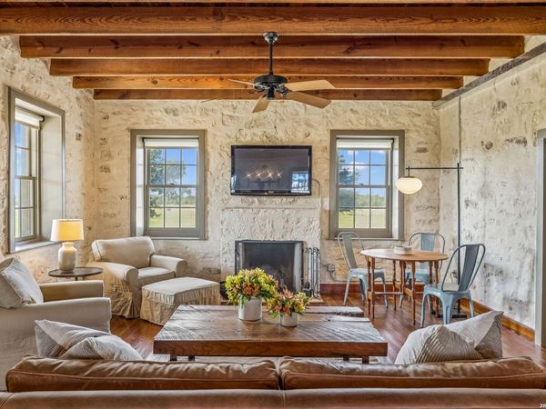 2007 County Road 271, Rio Medina, TX 78066