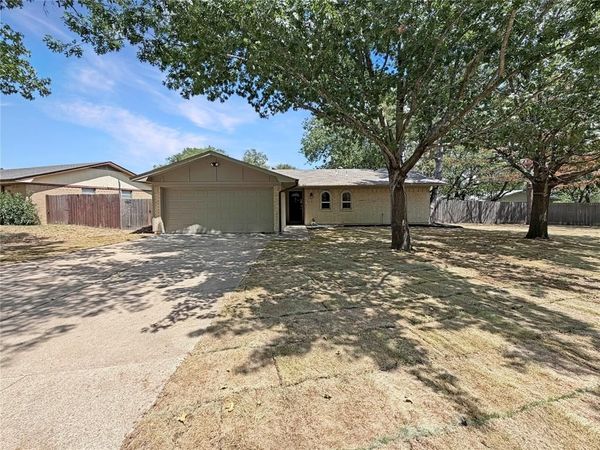 604 Todd Court, Burleson, TX 76028