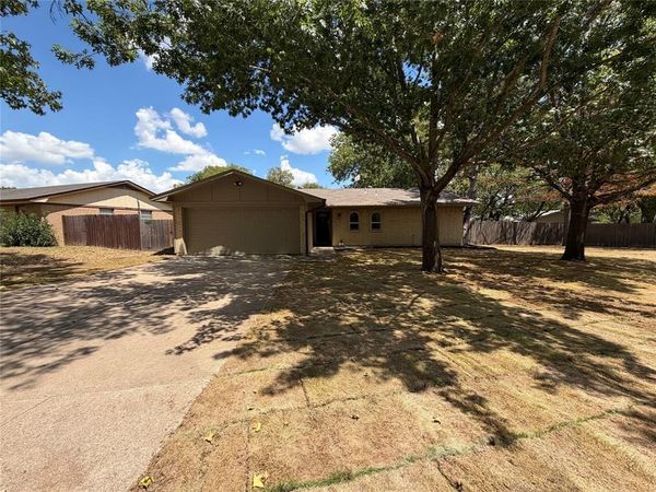 604 Todd Court, Burleson, TX 76028