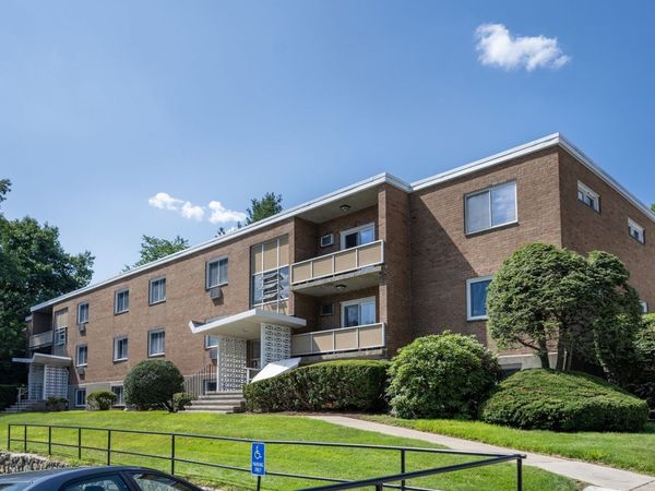 30 Jacqueline Road, Unit D, Waltham, MA 02452