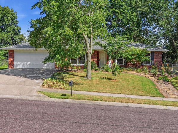 2612 Burrwood Drive, Columbia, MO 65203