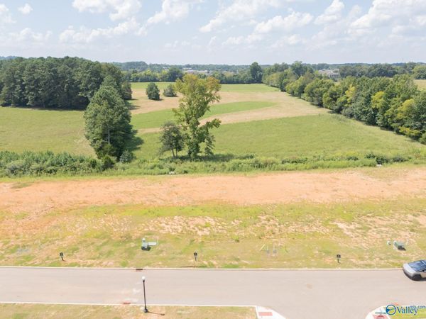 27 Wickenden Street NW, Huntsville, AL 35806