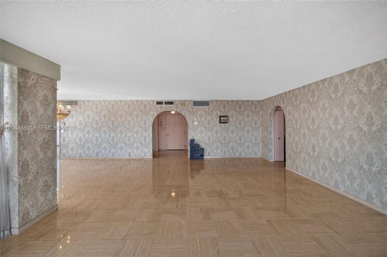 5660 W Collins Ave, Unit 6D, Miami Beach, FL 33140 Photo